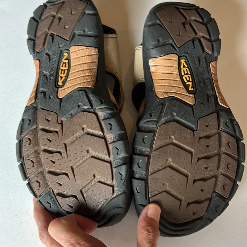 Keen Beige and Black Hiking/Water Shoes - Picture 7 of 7